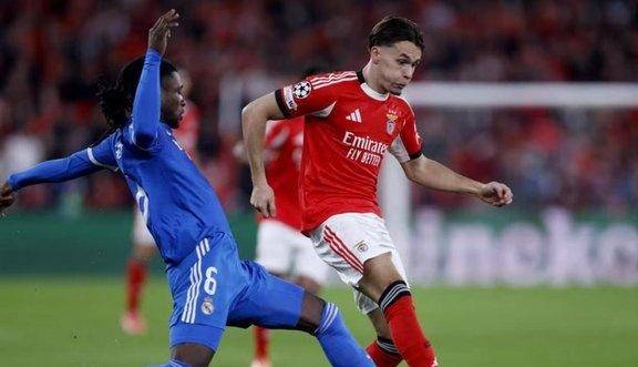 输球少人穆帅染红！皇马10险胜本菲卡，维尼修斯世界波遭歧视离场